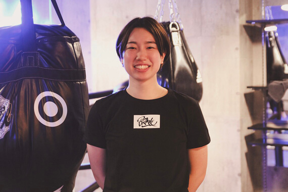 神戸 フィットネス 女性学生トレーナー